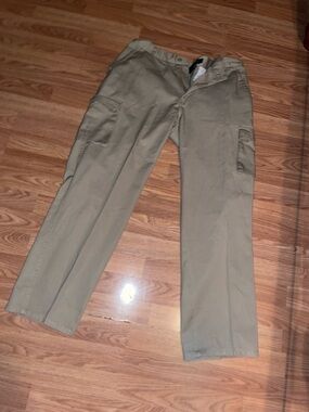 Men's Slim Cargo Pants in Khaki
